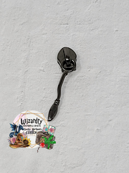 Broom #5 Nylon Zipper Pulls