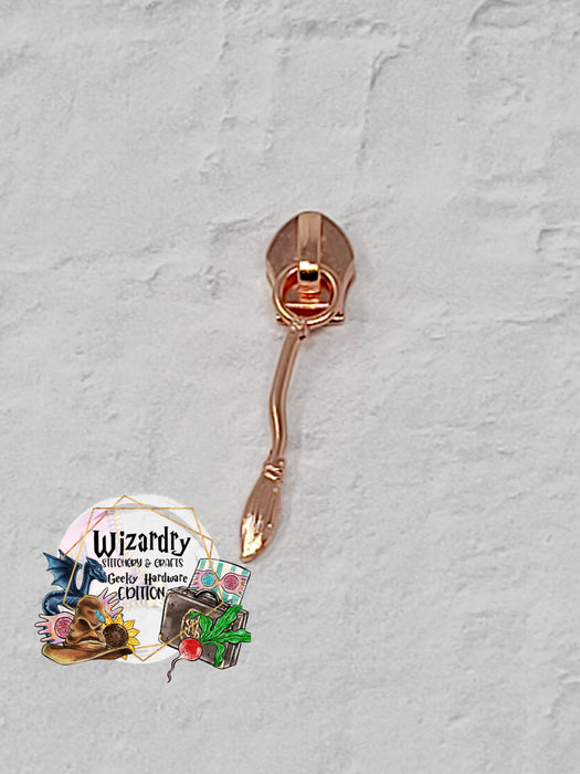 Broom #5 Nylon Zipper Pulls
