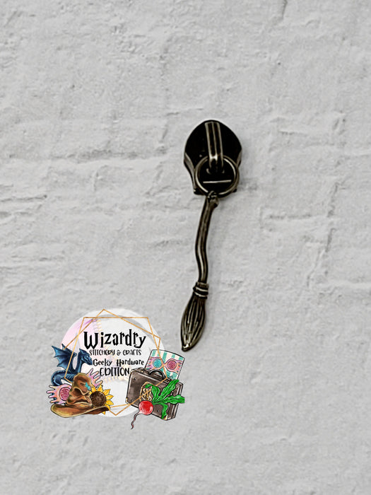 Broom #5 Nylon Zipper Pulls